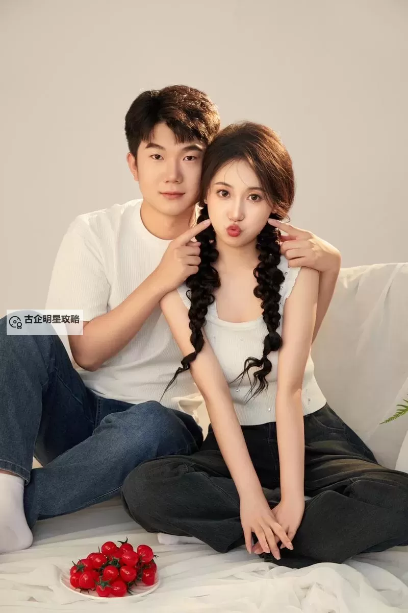 最美情侣在线视频：温馨甜蜜瞬间欣赏与感动分享图1