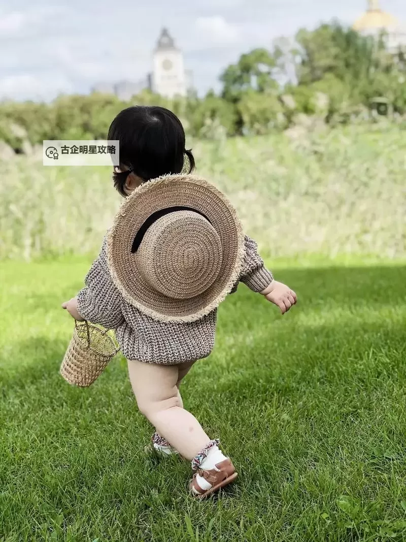 宝贝宝贝腿开大一点么么：萌趣萌动的可爱瞬间集锦图1