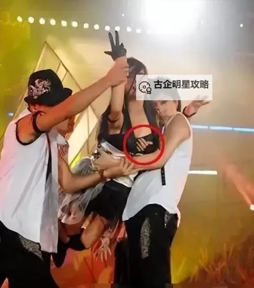 惊魂一刻！不要摸我胸啊啊啊：尴尬的瞬间大曝光图1