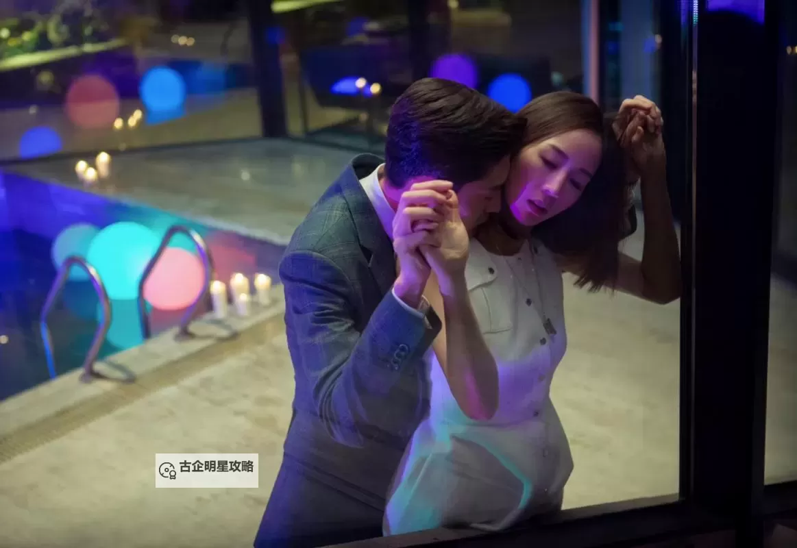 正在播放吻到发狂唾液交缠的激情瞬间图1