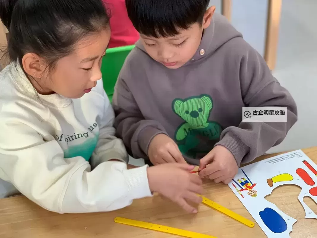 体验酷炫新境界：坐在学长的棒棒上写作业免费之趣图1