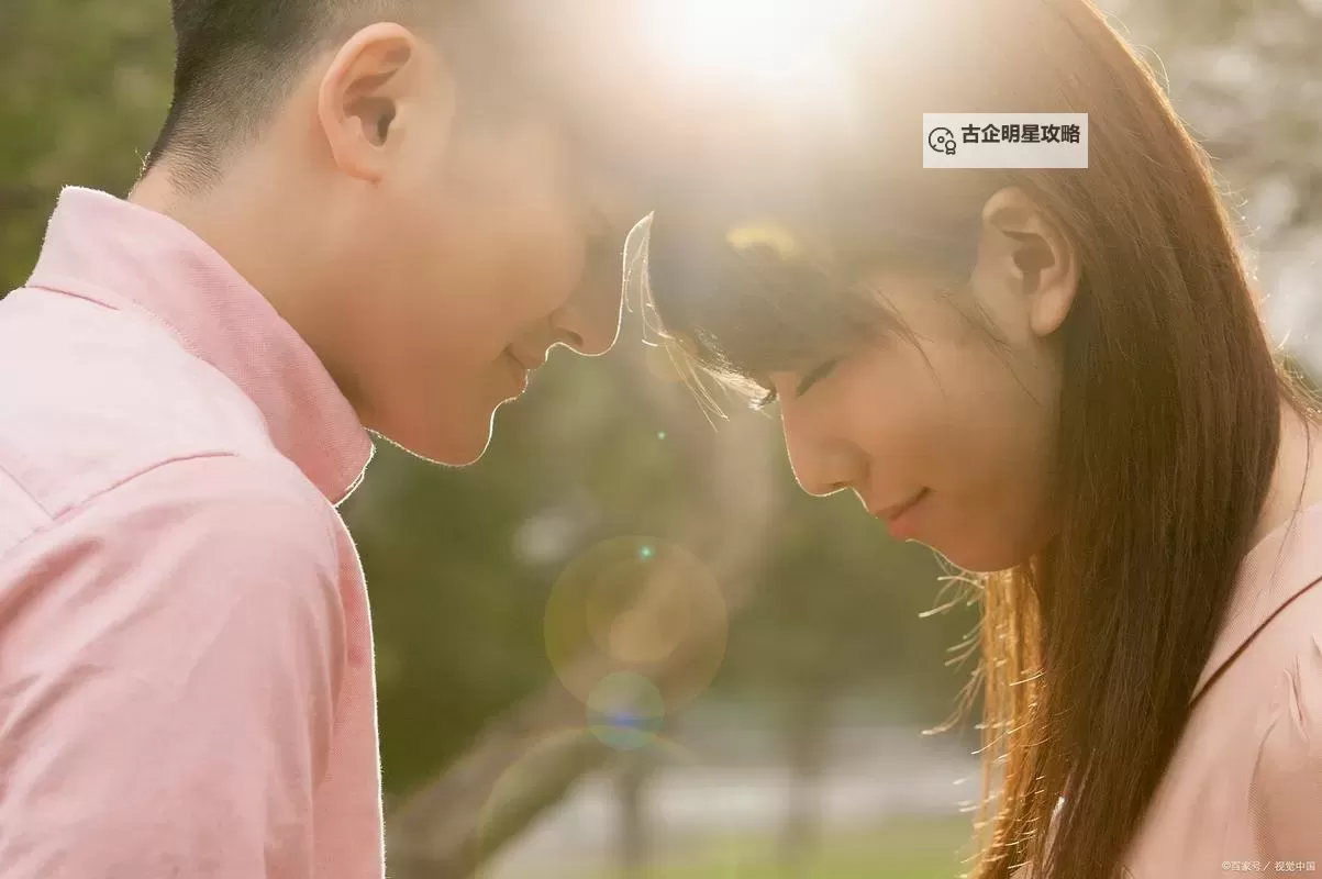 女生与男生一起看30分钟视频:一段温馨的陪伴时光图2