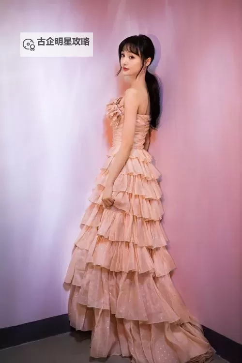 郑爽最新写真曝光 展现多面魅力图1