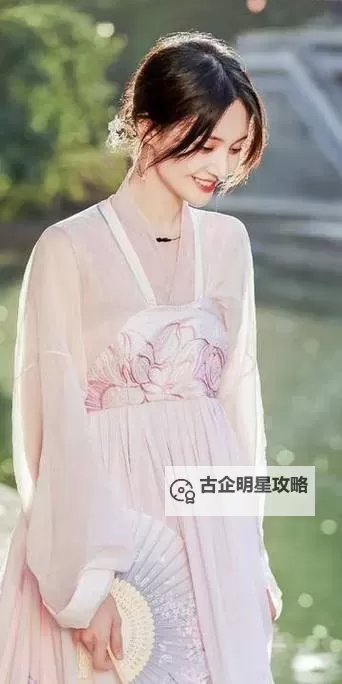 郑爽更新简介还卖萌，甜美度爆表引粉丝疯狂点赞图1