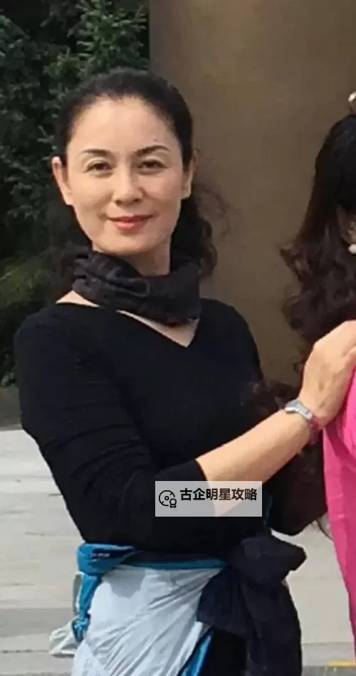 国产肥老妇影视老女人:荧幕上的真实与精彩图1