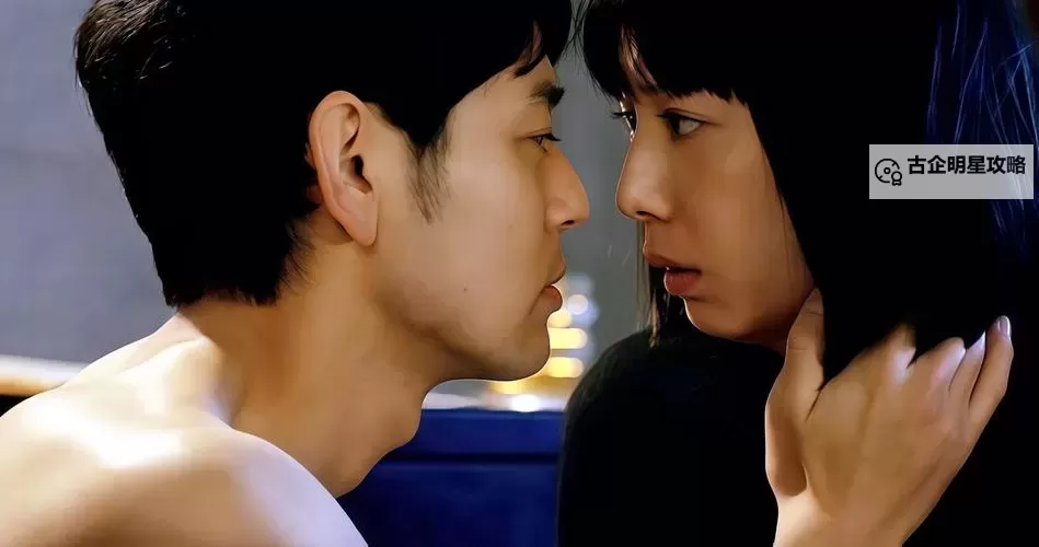 探索人性纠葛:《左爱右欲电影》中的爱与欲望交织之旅图1