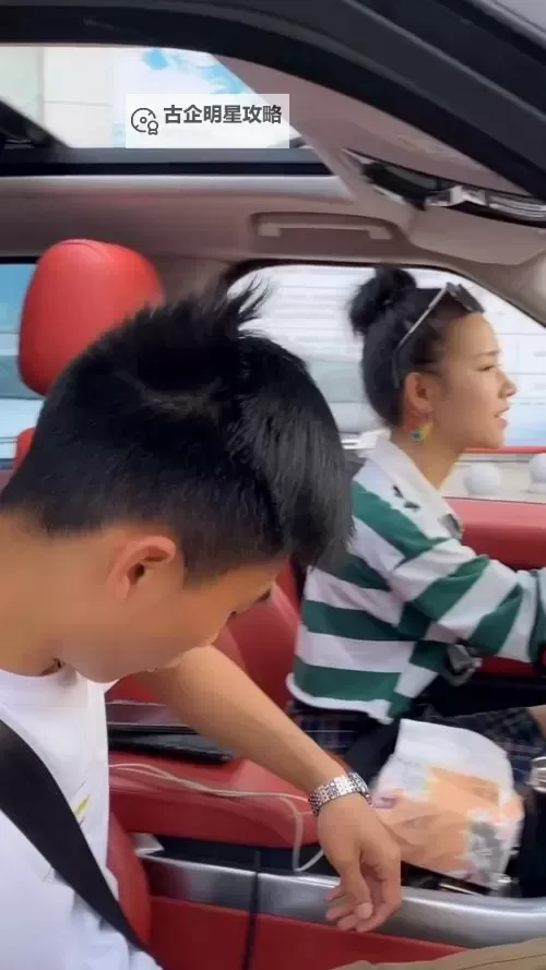 早就想在车里要你了视频：甜蜜瞬间尽在其中图1