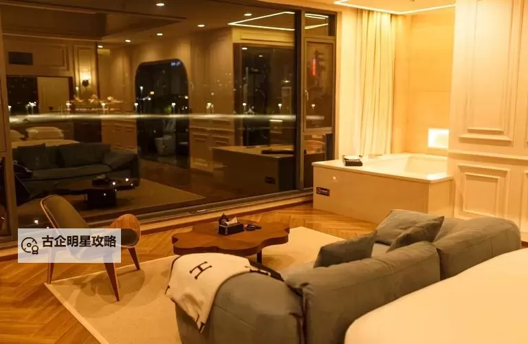 在酒店落地玻璃窗前做出最优享受的五大技巧图2