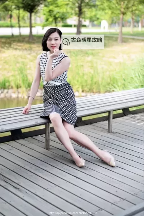 久五月青伊人草：春光深处的温柔绽放图1