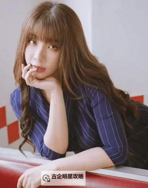 国产AV剧情：房东与房客吴梦梦的情感纠葛图1