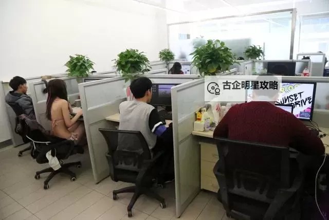 畅享夏日清凉体验:比基尼在线客服为您全面护航图1