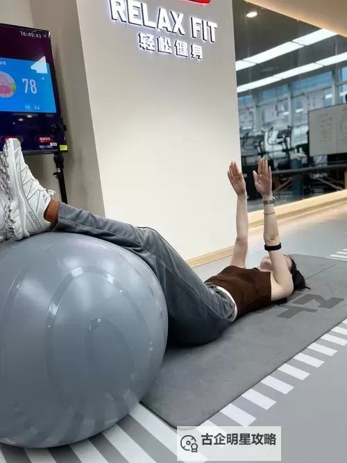 打造高效健康生活：坐在办公室桌子做运动的实用指南图1