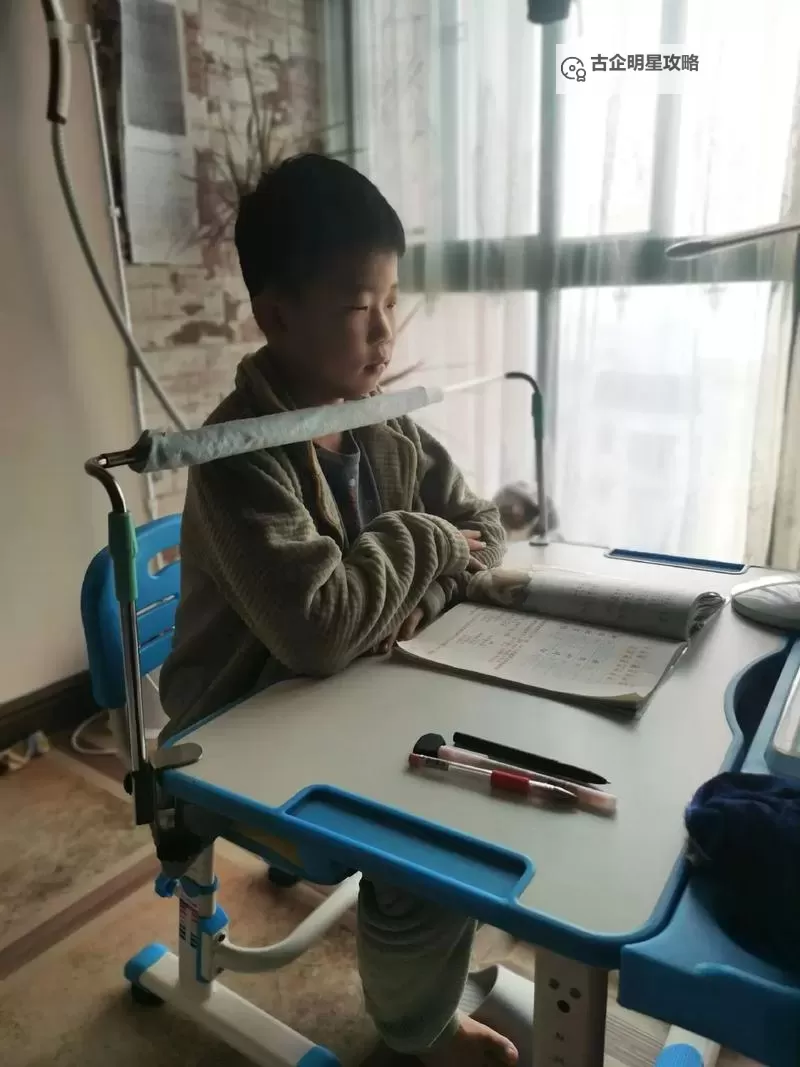 坐着那根东西写作业:趣味中寻找学习的乐趣图1