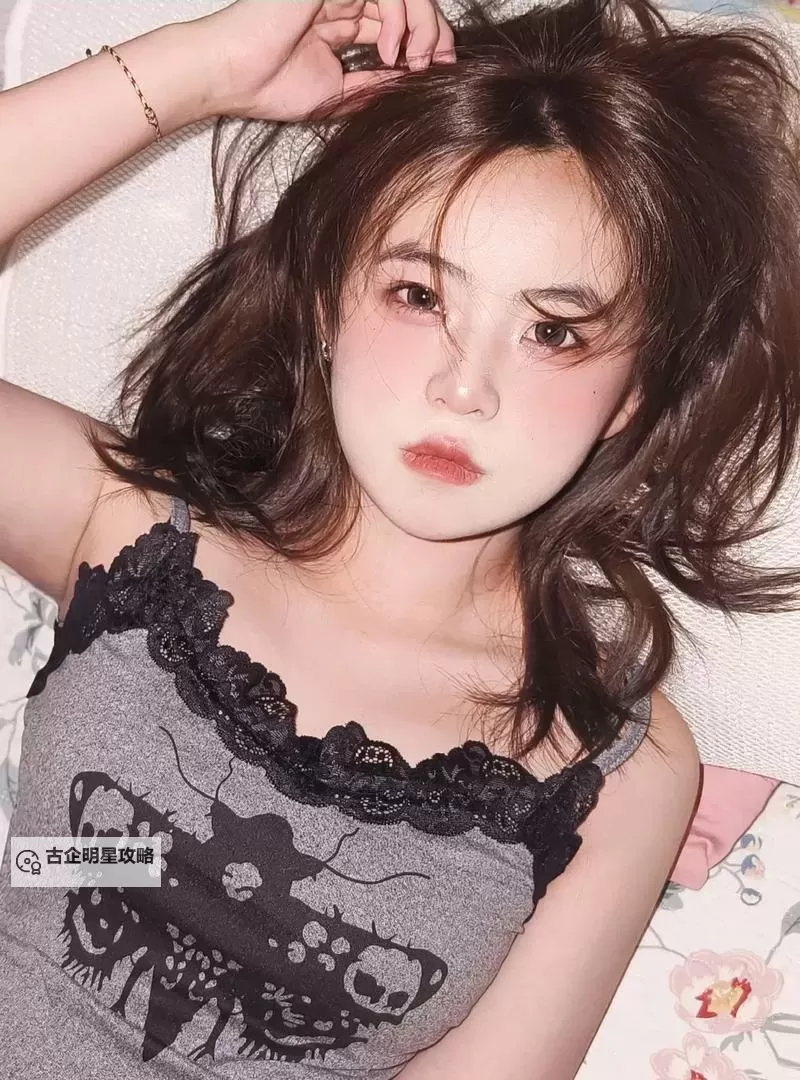 探索最新潮流：2024年最热门的xxx视频推荐图1