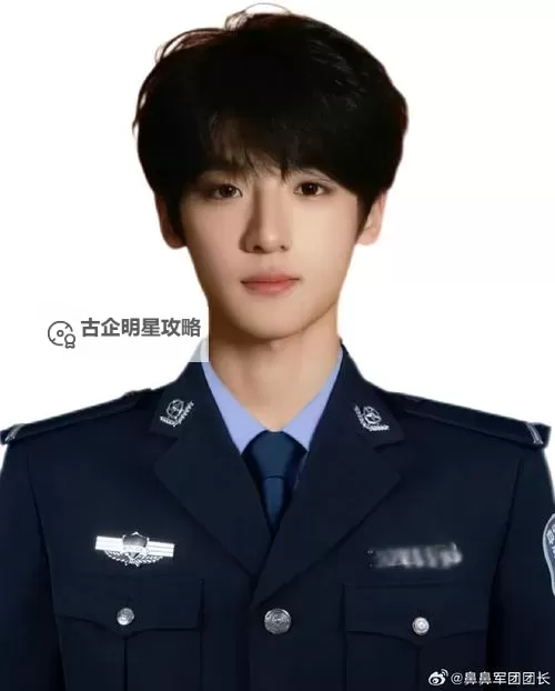 揭秘张警官的视频：真实生活中的英雄风采图1