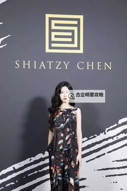 四大模特被睡了直播引发热议，真相揭秘令人震惊图1