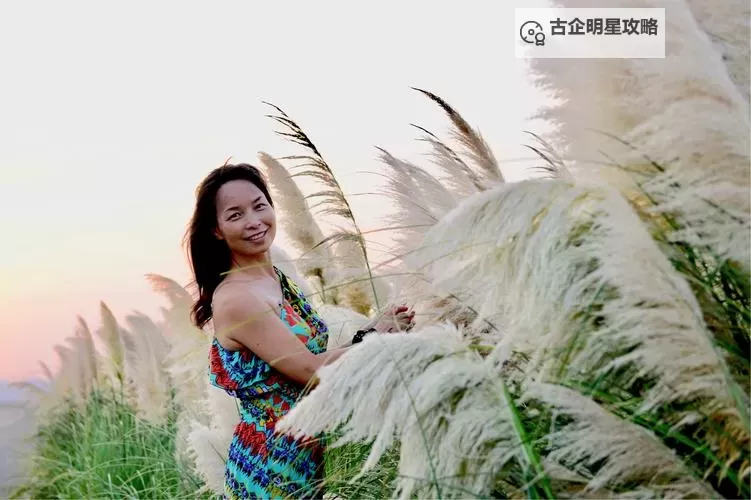 九月色色天：秋日缤纷色彩的浪漫序章图1