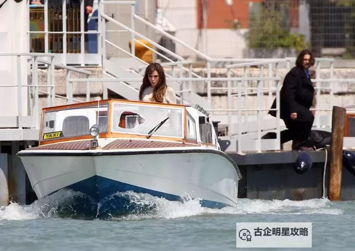 《致命伴侣影评：血色欲望与黑暗边缘的心理迷局》图1