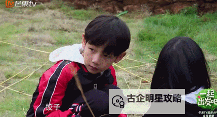 精彩故事：学生勇敢坐在总裁的木棒上写作业的奇遇图1