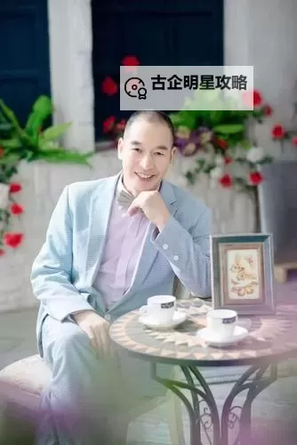 邹叔叔与姓温的乘客共行公交车的温馨瞬间图1