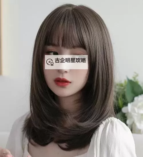 时尚发型推荐:打造迷人直发梨花头造型攻略图1