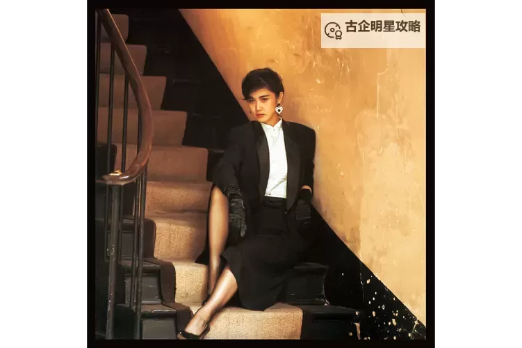 探秘绝世佳境：美色阁的魅影传奇图1