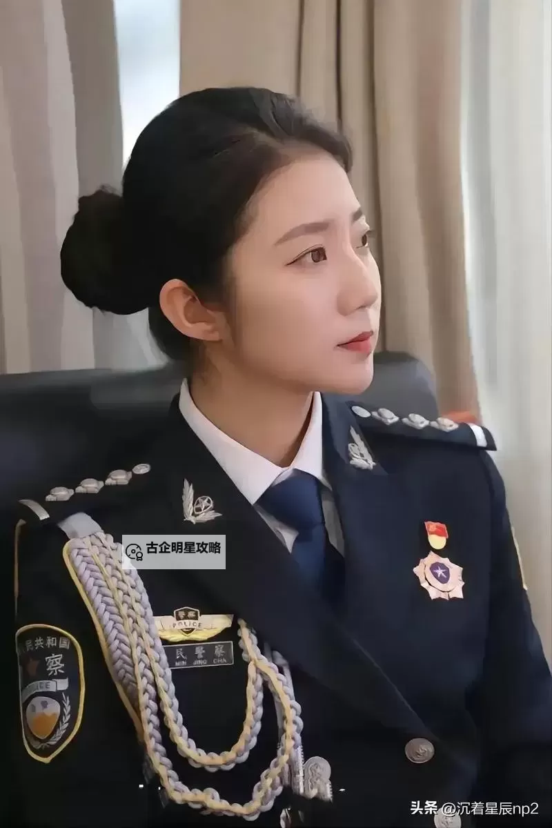 勇敢无畏：张警官撞玻璃破谜的英勇瞬间图1