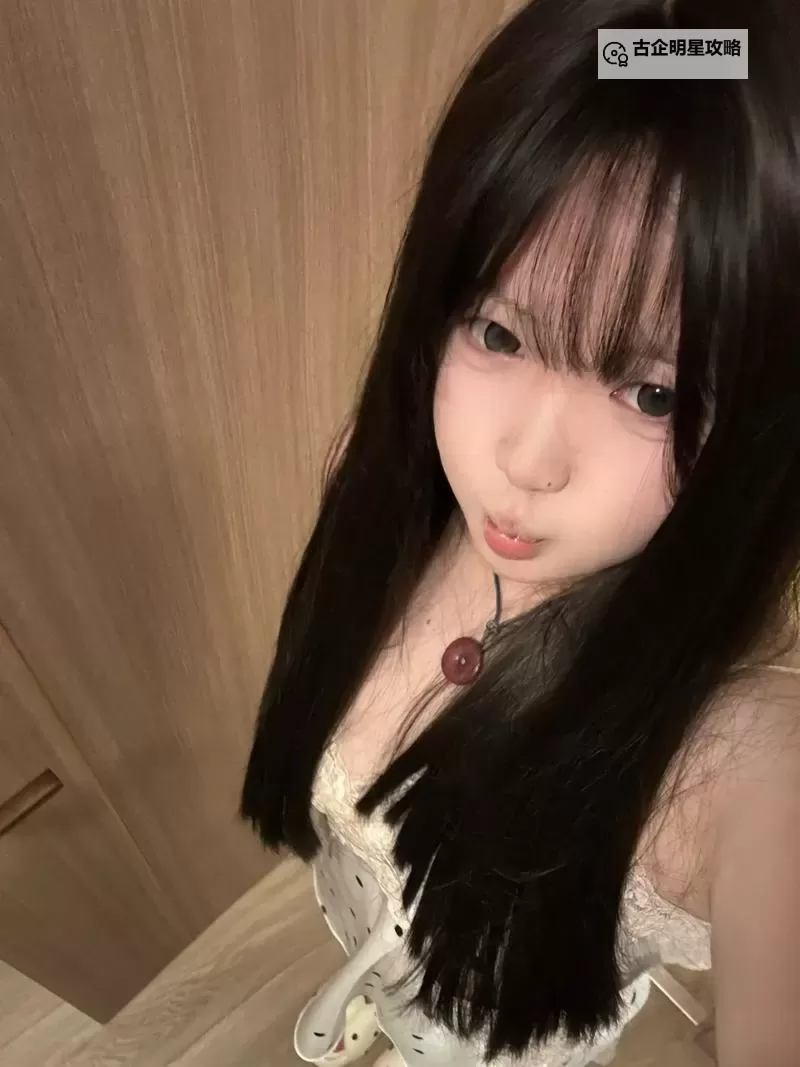 黑料反差婊一区：揭秘她们背后的双面人生图1