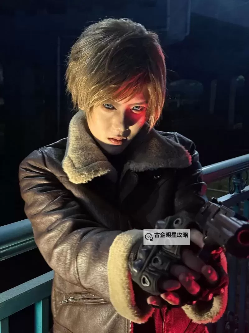 《生化危机4重制版》里昂背带裤MOD分享图2