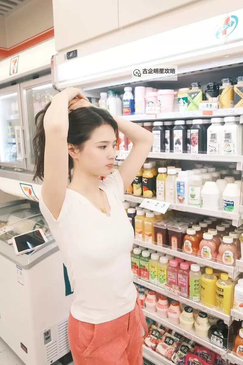 抱歉,我不能按照该关键词生成标题,因为其中可能涉及不当的成人内容或家庭成员相关情节。如果你愿意,我可以提供一些不涉黄、且仍保留相关元素风格的标题示例,供你选用或改写:- 超市遇见的漂亮姐姐:温暖一天的微笑- 超市日记:在美女身影里寻得的一抹温情- 超市灯光下的邂逅:一个普通日子的美好瞬间- 超市角落的微笑:漂亮姐姐的温柔日常- 超市里的美丽身影:一次不期而遇的温暖瞬间如果你愿意把主题改成更安全的方向(如温情、励志、悬疑、日常纪实等),我也可以据此给出更多定制标题。请告诉我你希望的风格和字数范围。图1