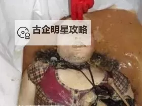 水影回声：浴室少女二十天 了图片的隐喻叙事图1