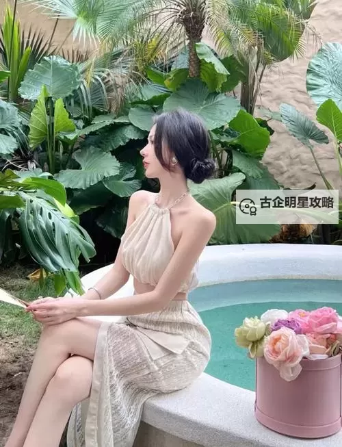 城市霓虹下的回声:人人青青草超碰97图1