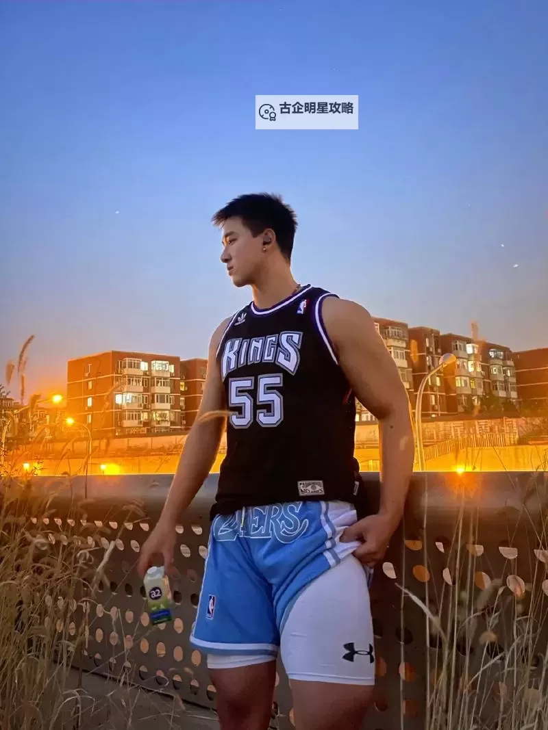 Chinese体育生爆粗口事件引发热议：赛场压力与网络放大效应图1